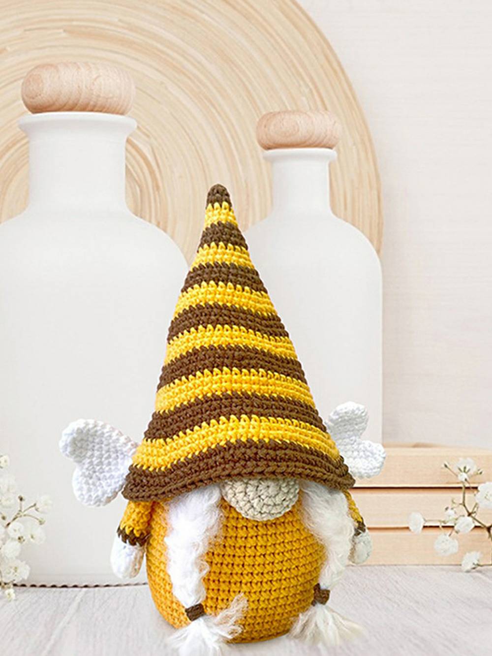Slunečnicová pletená vánoční dekorace Bumblebee Gnome