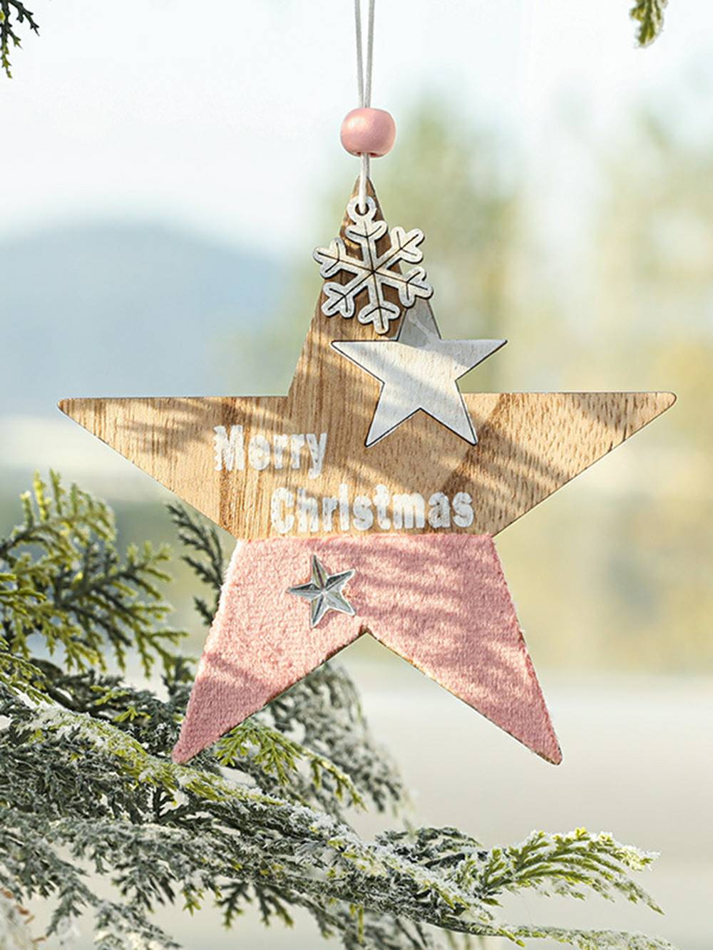 Roze houten rendier en vijfpuntige ster, hangend ornament