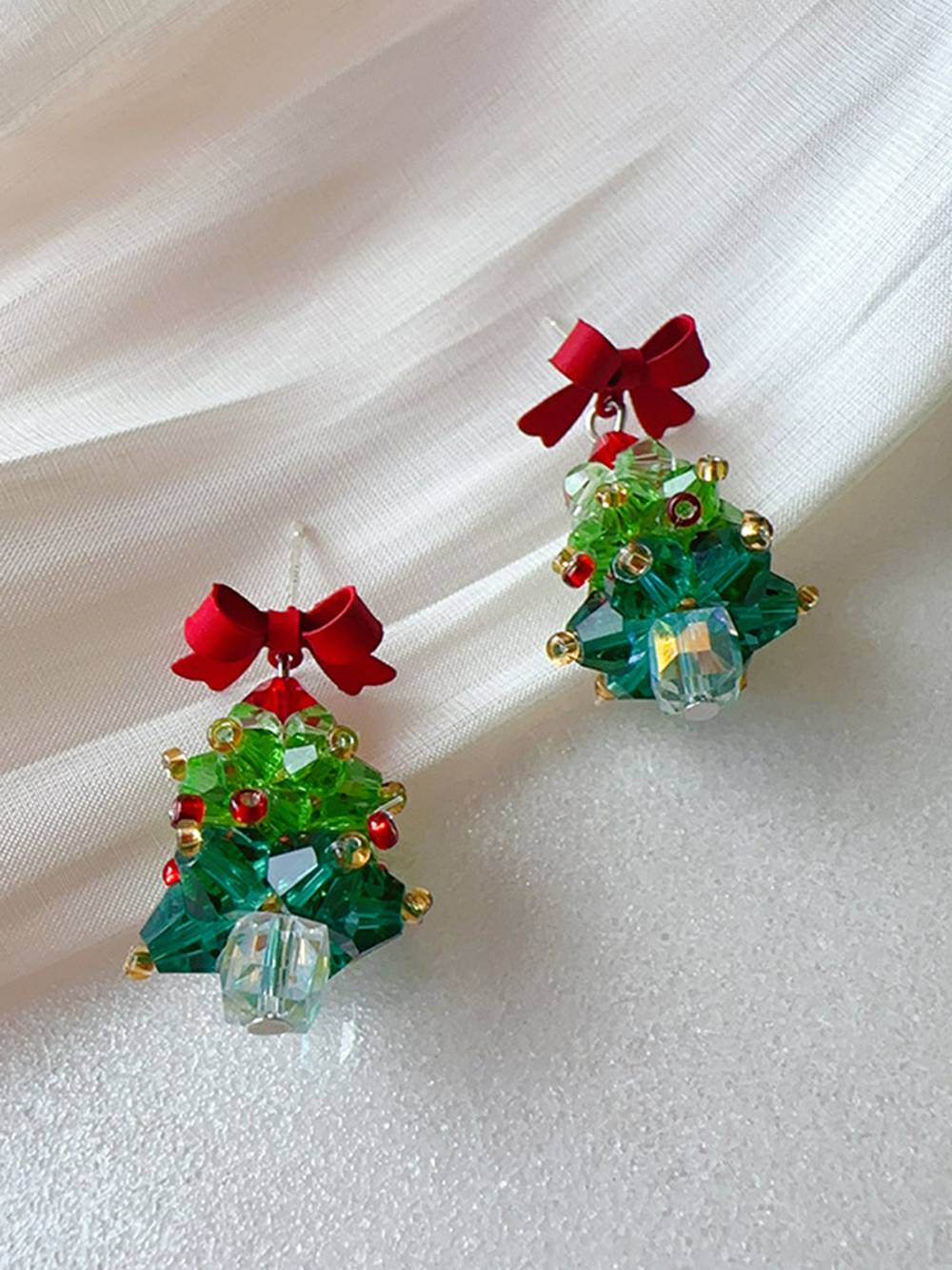 Boucles d’oreilles en cristal d’arbre de Noël perlées fabriquées à la main
