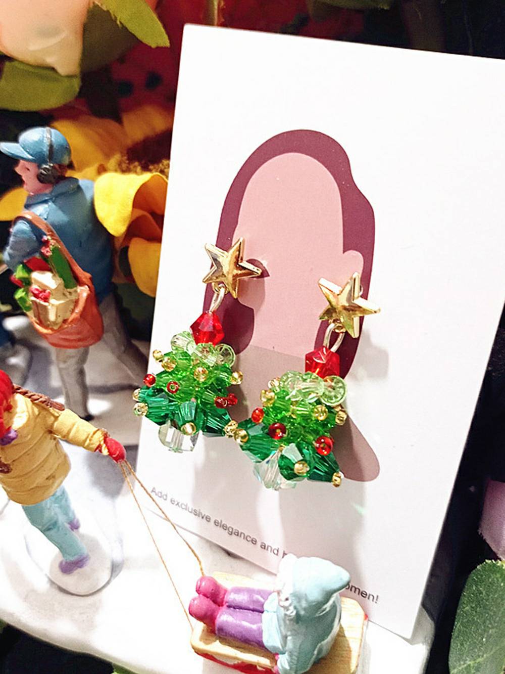 شجرة عيد الميلاد مطرزة مع أقراط متدلية مرصعة بنجمة ذهبية
