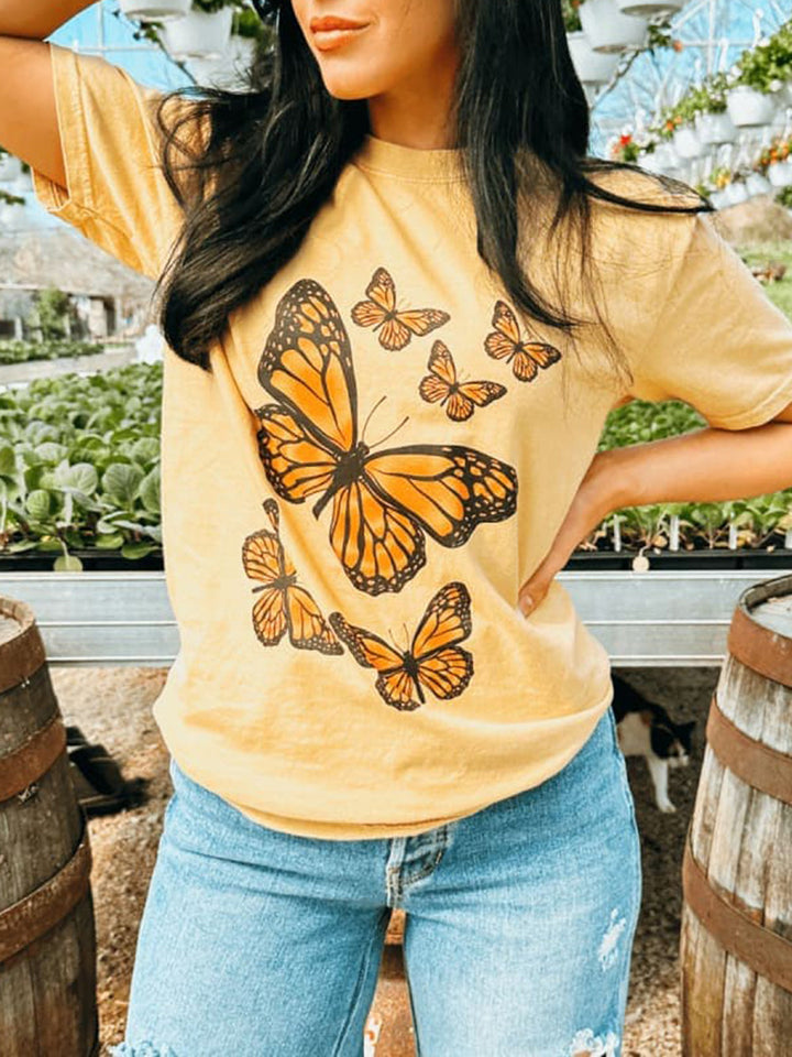 Camiseta com estampa de borboleta monarca