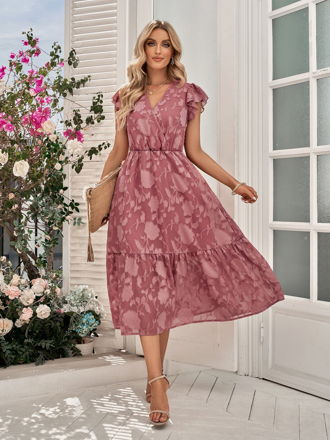 Rebecca V-hals A-Line kjole: Floral Flutter Sleeve Surplice Midi