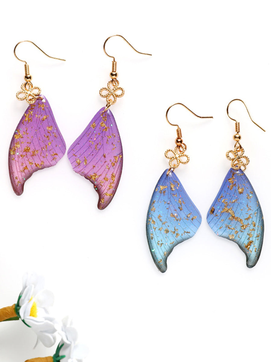 Kolorowe kolczyki epoksydowe ze złotymi skrzydłami motyla