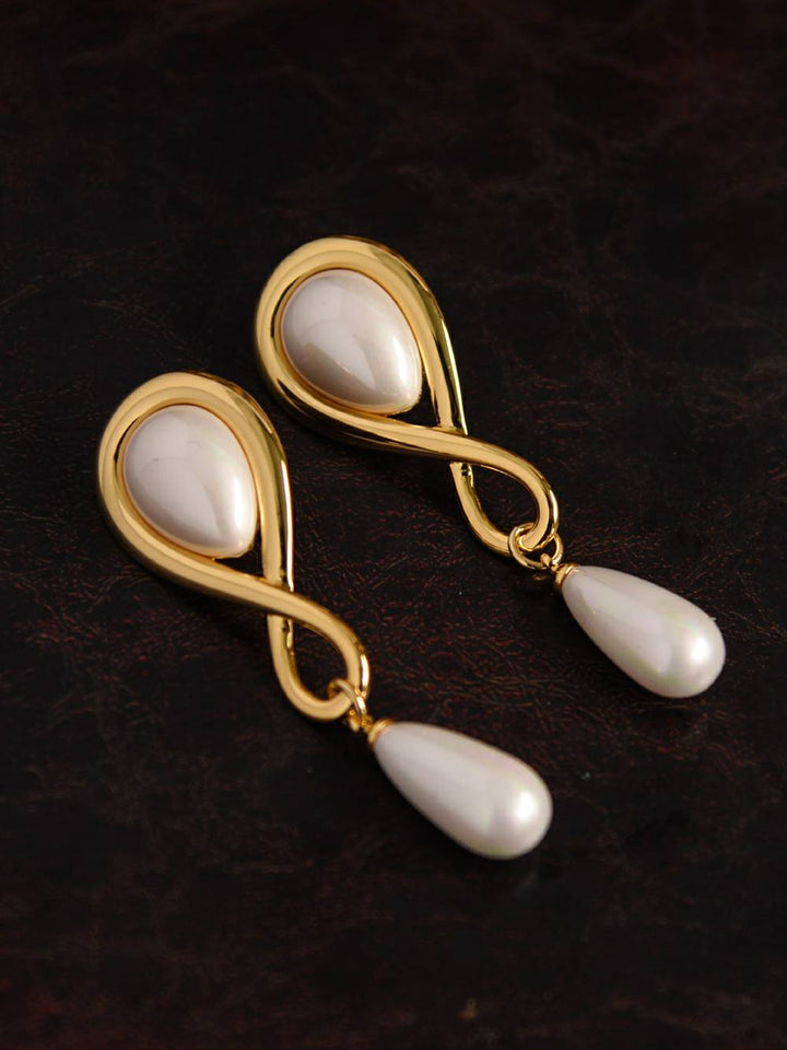 Kolczyki w kształcie łezki perły