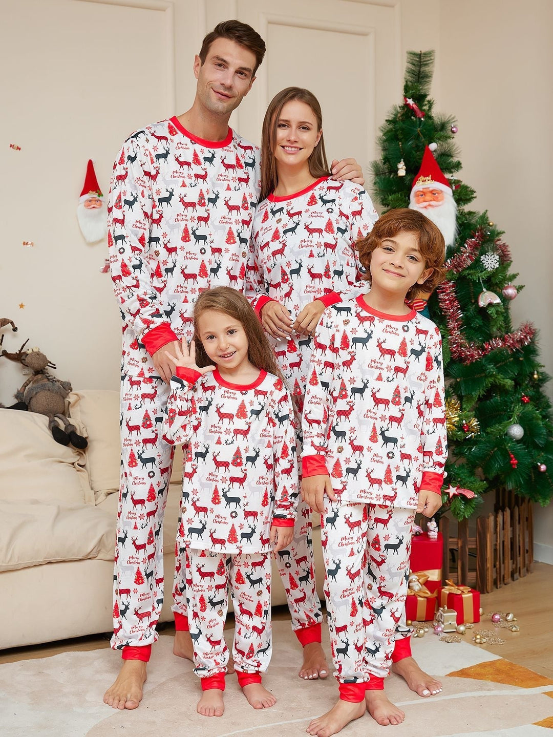 Set pigiami coordinati familiari con stampa di cervi natalizi (con animali domestici)