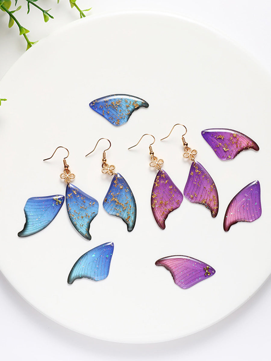 Orecchini epossidici in lamina d'oro con ali di farfalla colorate