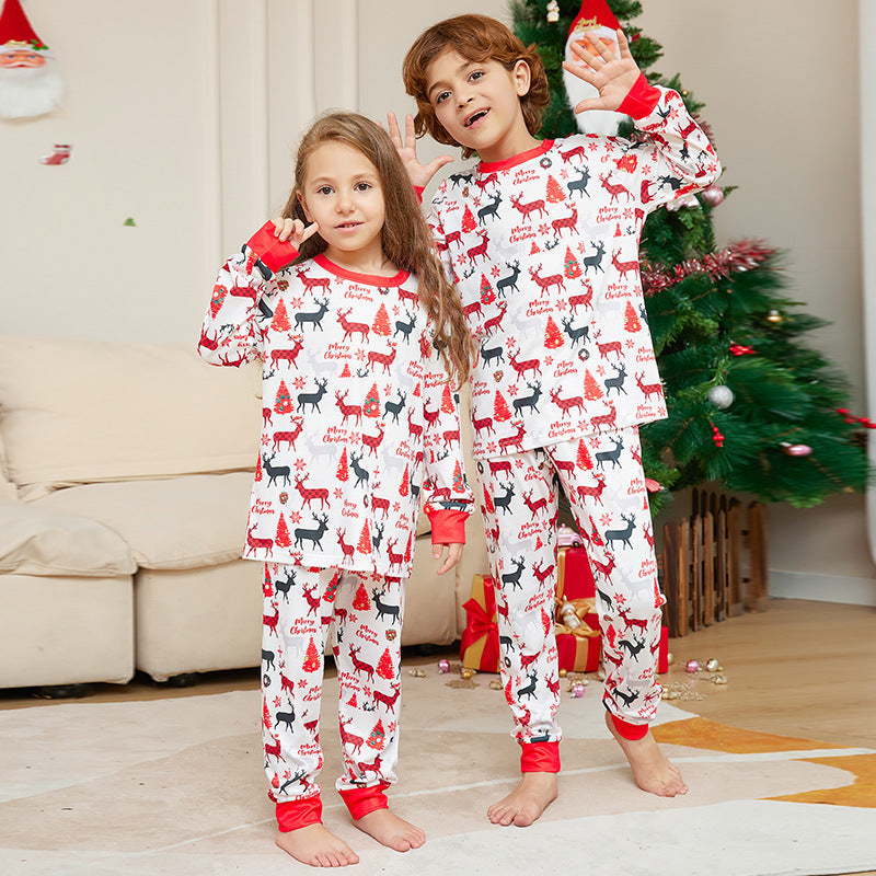 Passende Pyjama-Sets mit Weihnachtshirsch-Print (mit Haustieren)