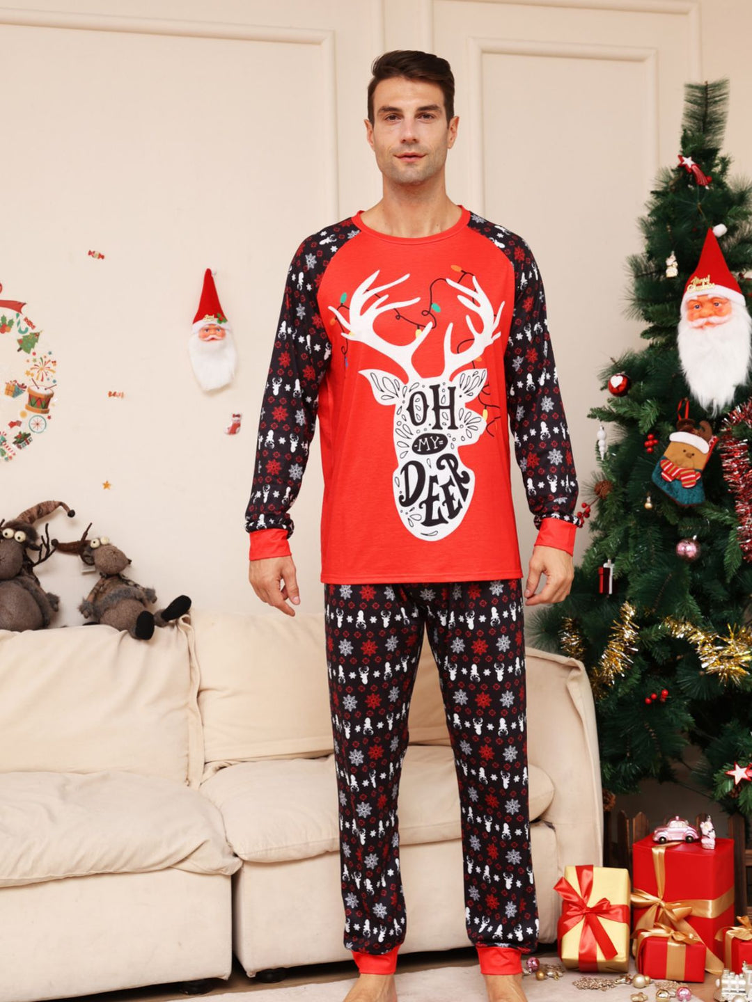 Red Christmas Snow Deer Familiematchende pyjamassett (med hundeklær til kjæledyr)