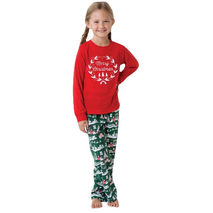 Passende Pyjama-Sets mit Weihnachtskranz