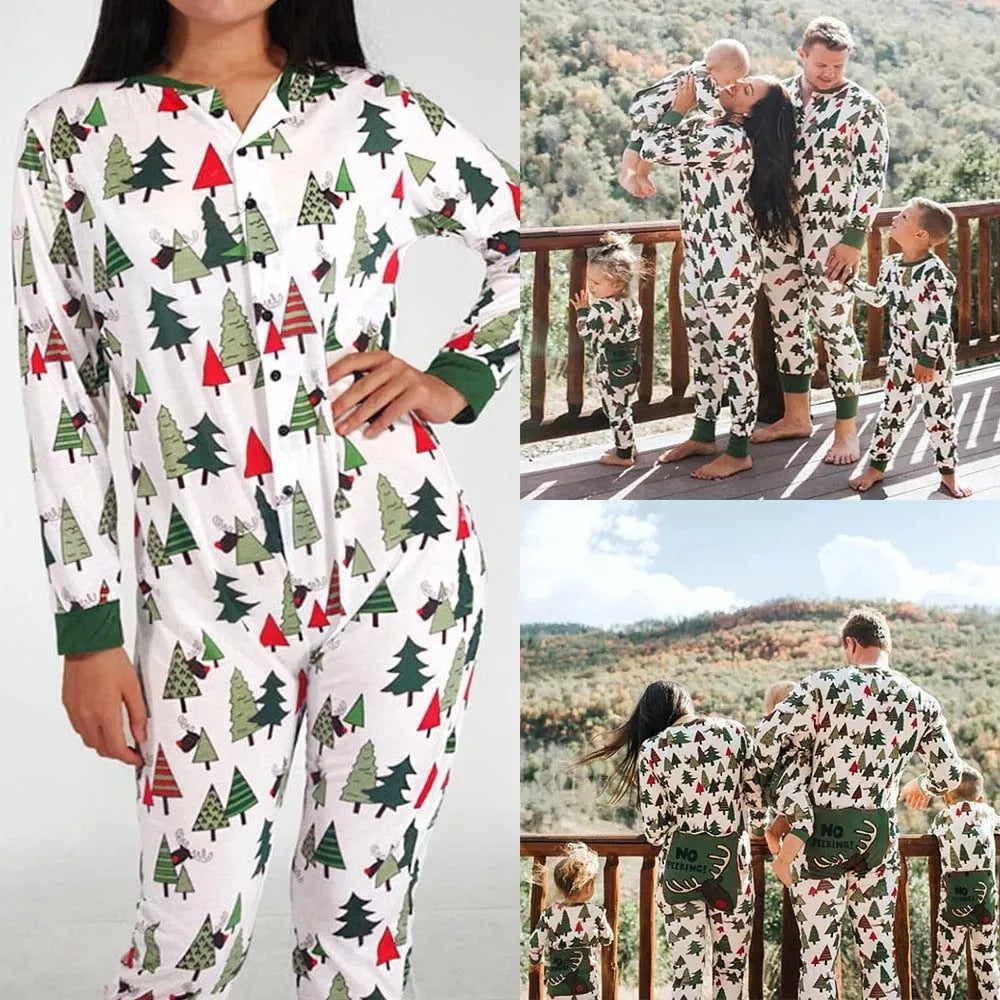 Groene bijpassende onesie-pyjama met kleine kerstboomprint