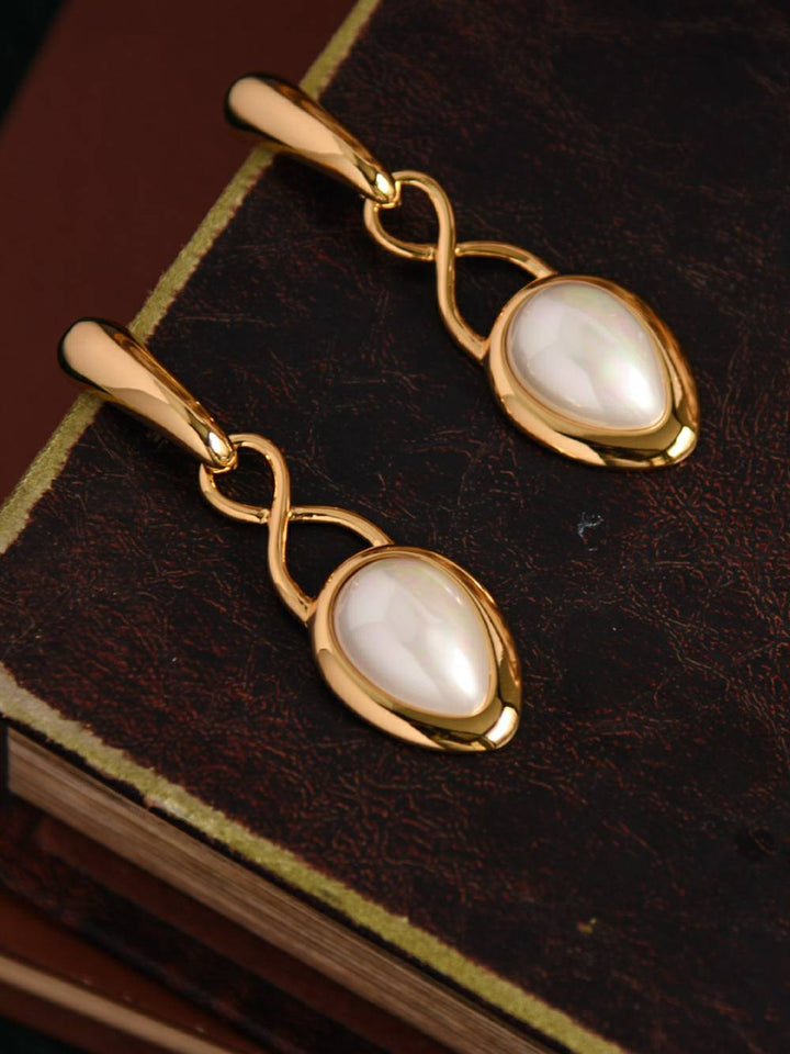 Kolczyki w kształcie łezki perły