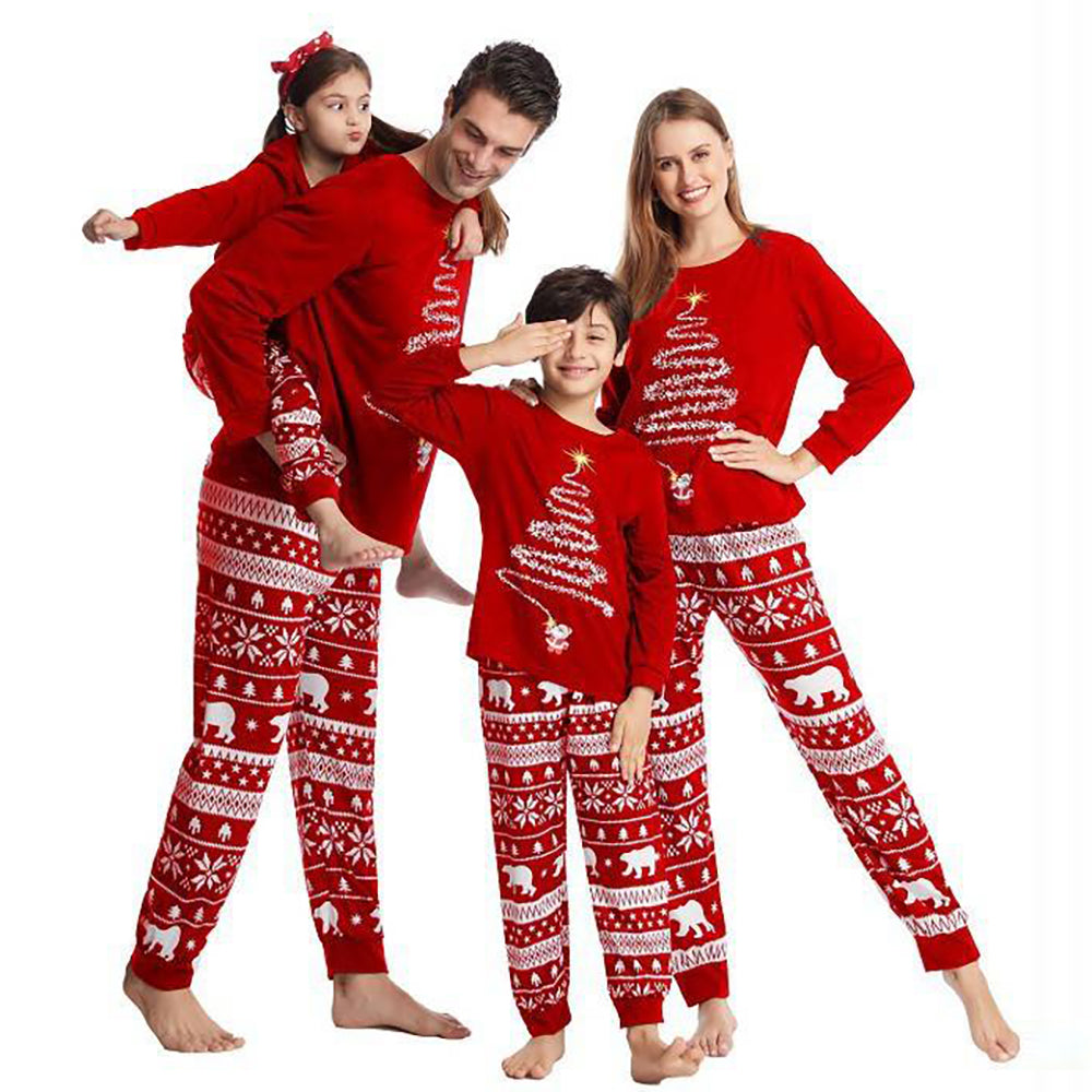 Juletre matchende familie pyjamassett
