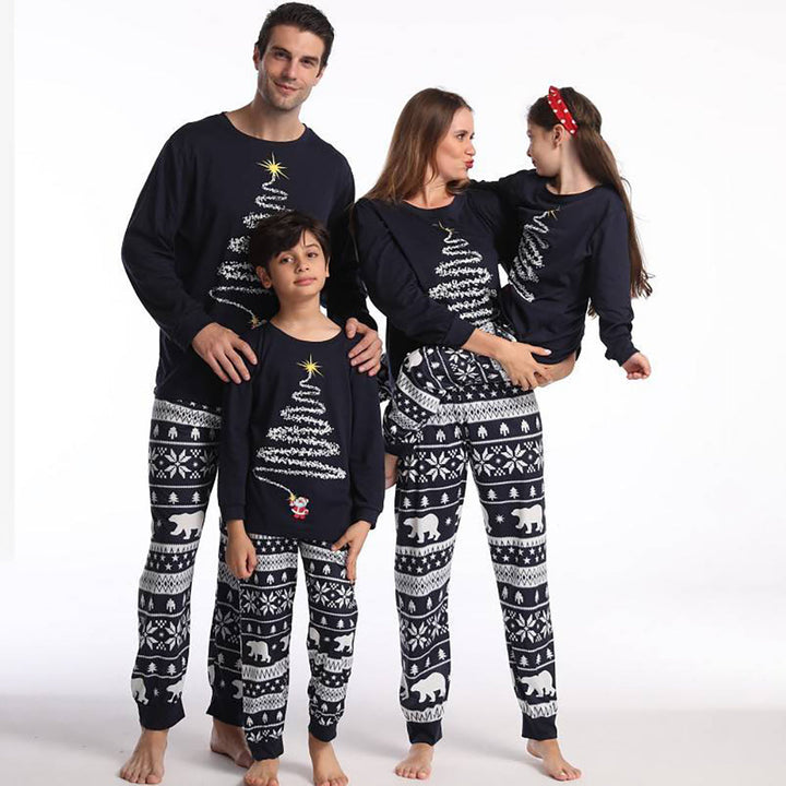 Ensemble de pyjama familial assorti à l'arbre de Noël
