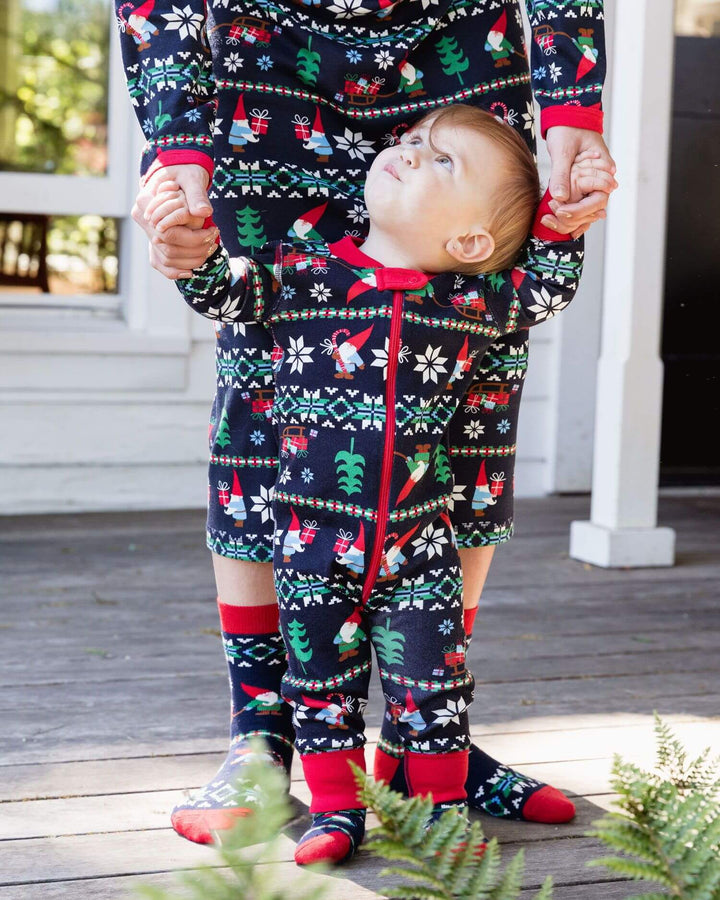 Søde sorte julemandsprint familiematchende pyjamassæt (med kæledyrs hundetøj)