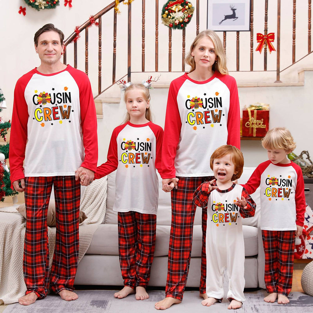 Passendes Familien-Pyjama-Set mit Weihnachtsgeweih und Buchstaben, rot und schwarz kariert