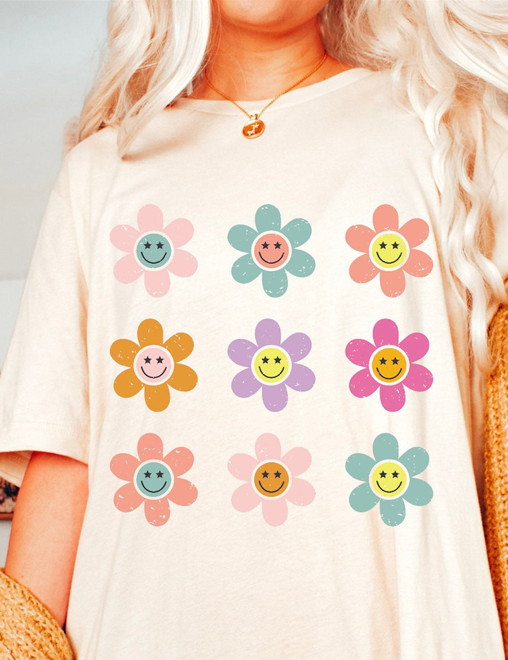 Podstawowa koszulka z grafiką uśmiechniętej stokrotki