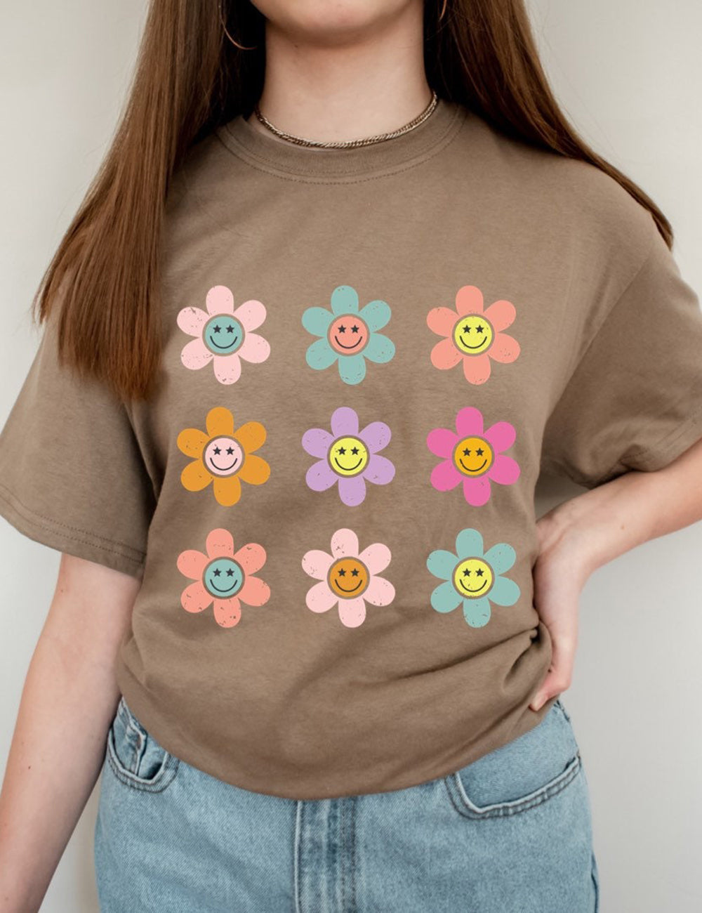 Basic T-Shirt mit lächelndem Gänseblümchenmuster